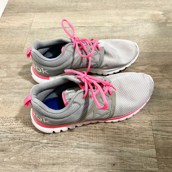 Preowned Reebok pink and grey lightweight sneakers size 7 - Picture 1 of 7